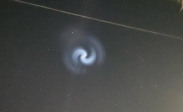 Українці побачили у небі незвичні спіралі