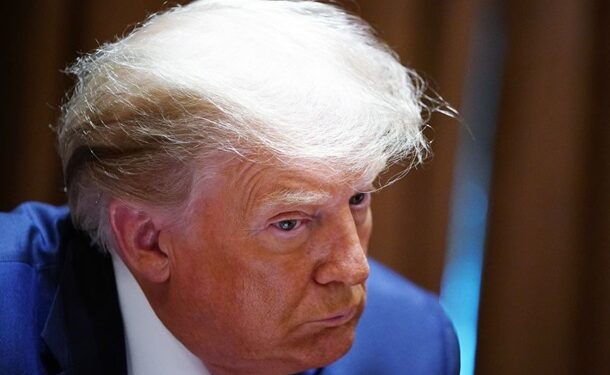 Трамп планує продати 52% акцій у Truth Social