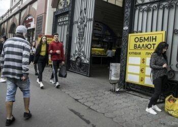 Гривня дешевшає в обмінниках на початку тижня