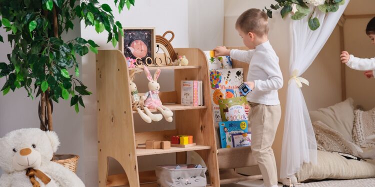 Як облаштувати Монтессорі-простір вдома: меблі, ігри та книги разом з kashtanchik.com.ua