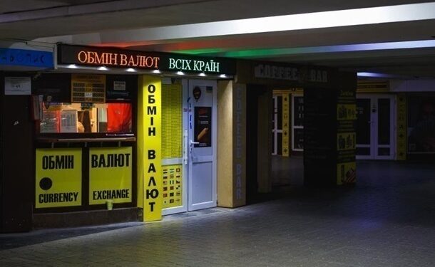 Курс долара трохи знизився в обмінних пунктах