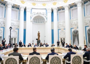 Уряд РФ попередив про загрозу погіршення ситуації в економіці