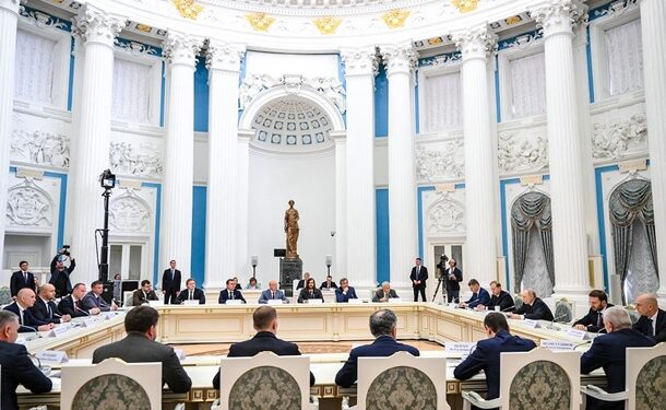 Уряд РФ попередив про загрозу погіршення ситуації в економіці