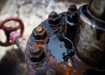 Нафтові доходи Росії впали до дворічного мінімуму