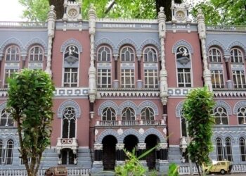 Нацбанк збільшив продаж доларів