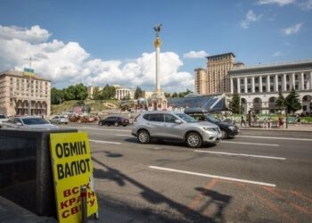 Долар упав в обмінниках, євро оновив рекорд
