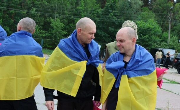 Україна повернула з полону військових і цивільних