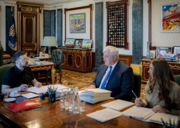 Зеленський призначив 16 нових послів України