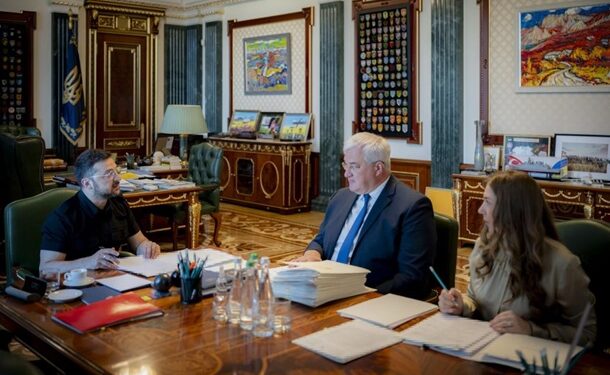 Зеленський призначив 16 нових послів України