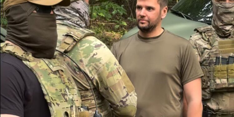 Інвестиції в перемогу: Власник “Доміно” Шухнін передав позашляховик на фронт і закликав бізнес наслідувати приклад