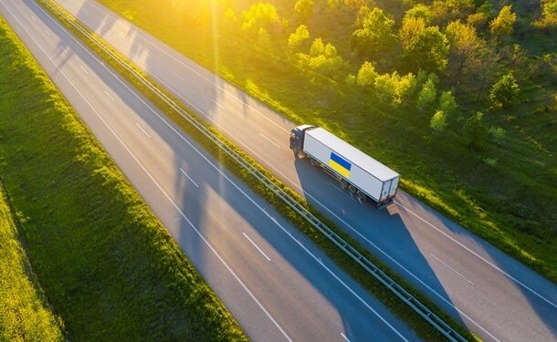 Імпорт в Україні вдвічі перевершив експорт