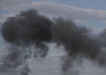 РФ атакує Київ балістикою і БПЛА: що відомо