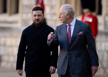 Зеленський прибув у Лондон і зустрівся з королем