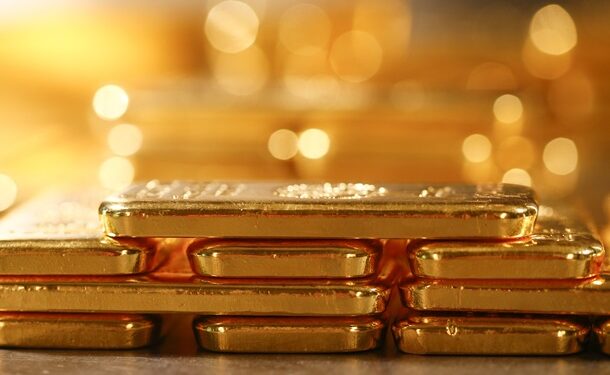 Золото наблизилося до $5 тис. за унцію