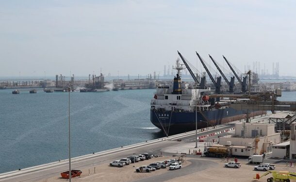 На Близькому Сході припиняють роботу нафтові та газові об’єкти