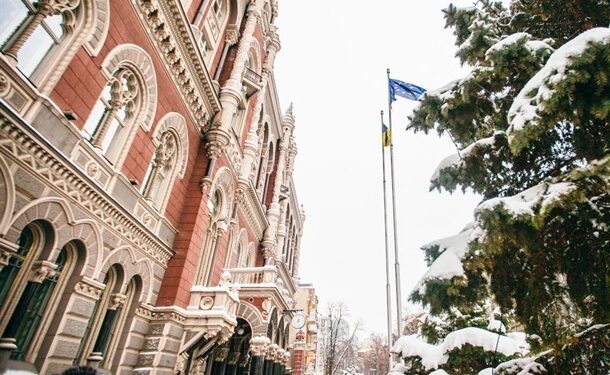 Долар підскочив до історичного максимуму в Українї